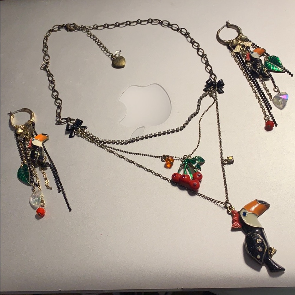 Betsey Johnson Toucan necklace and earring set